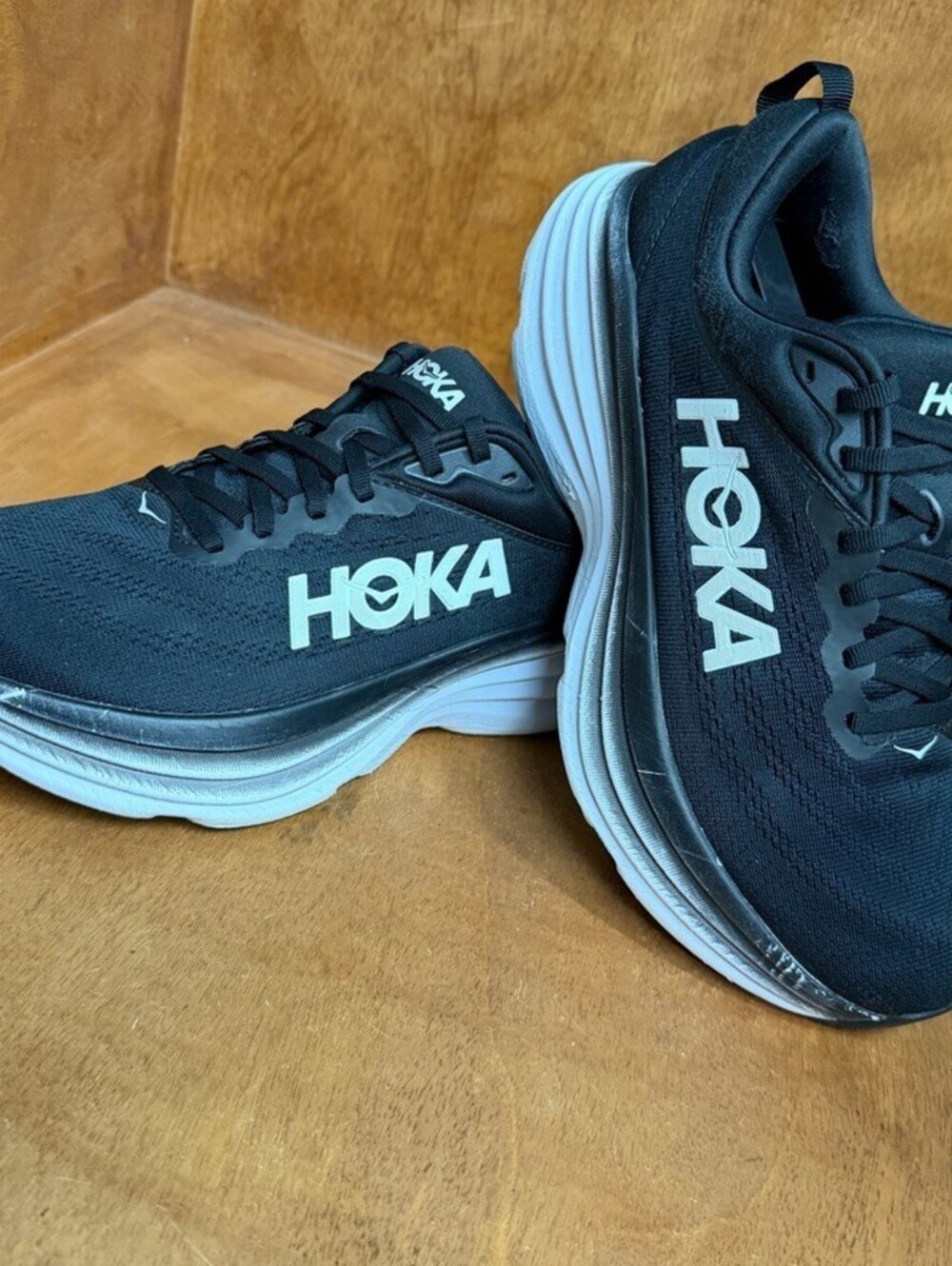Hoka One One Bondi 8 Wide Running Shoes Womens Size 9 D Black White 1127954-BWHT